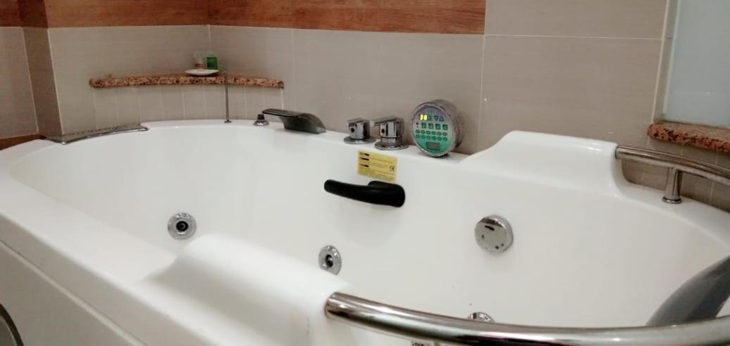 An Hotel Satrio Kuningan Джакарта Екстериор снимка